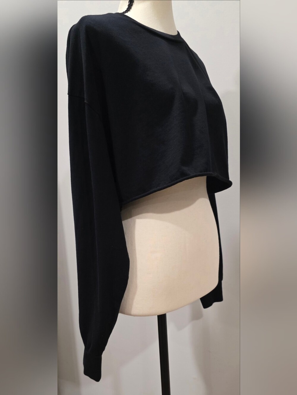 Aritzia Tna Tour Cropped Longsleeve • Black • Size M • Cotton Raw Hem - Picture 2 of 8